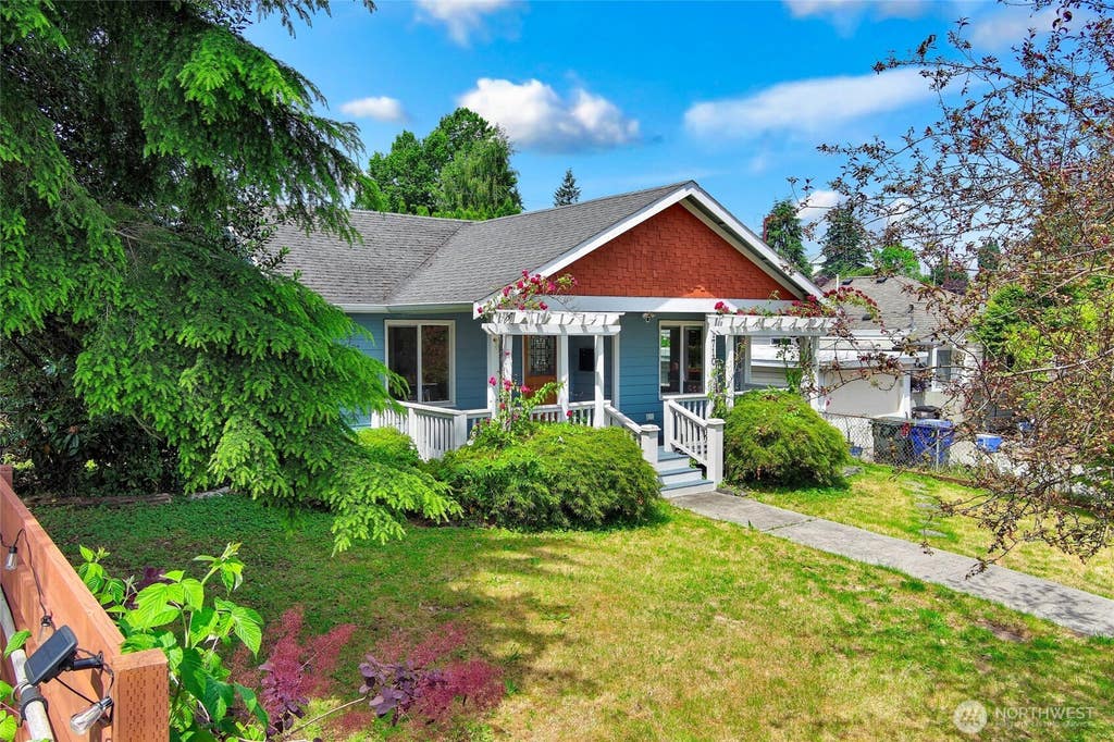 Photo of 1710 Maple Street, Everett, WA 98201 (MLS # 2541818)