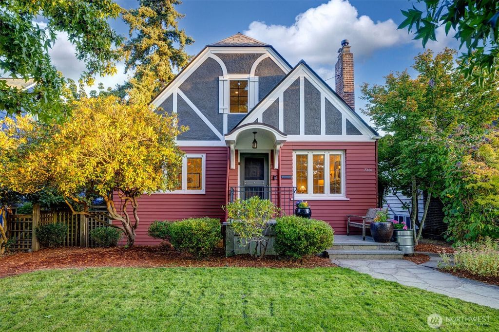 Photo of 7344 Keen Way N, Seattle, WA 98103 (MLS # 2425555)