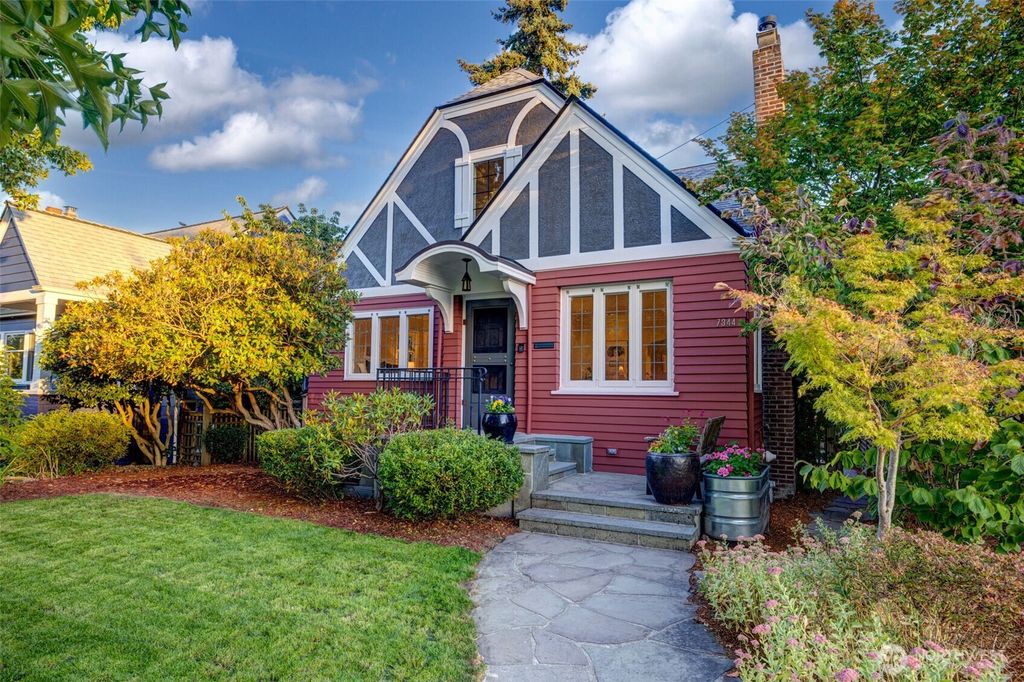 Photo of 7344 Keen Way N, Seattle, WA 98103 (MLS # 2425555)