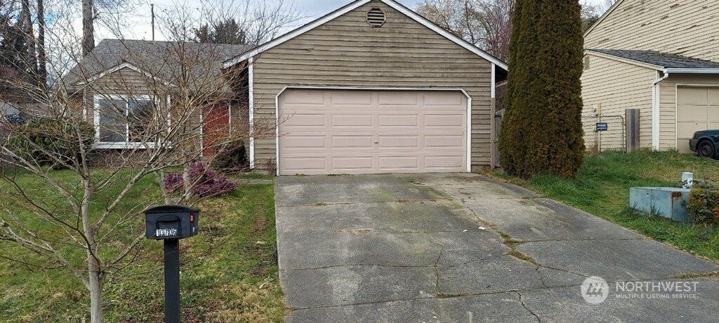 Photo of 13706 SE 273rd Street, Kent, WA 98042 (MLS # 2206422)