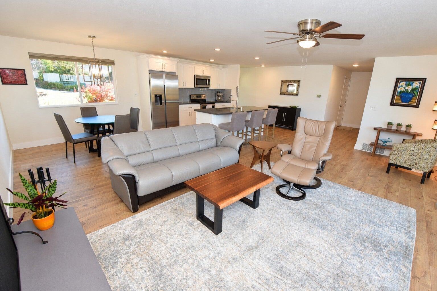 902 S Locust Lane