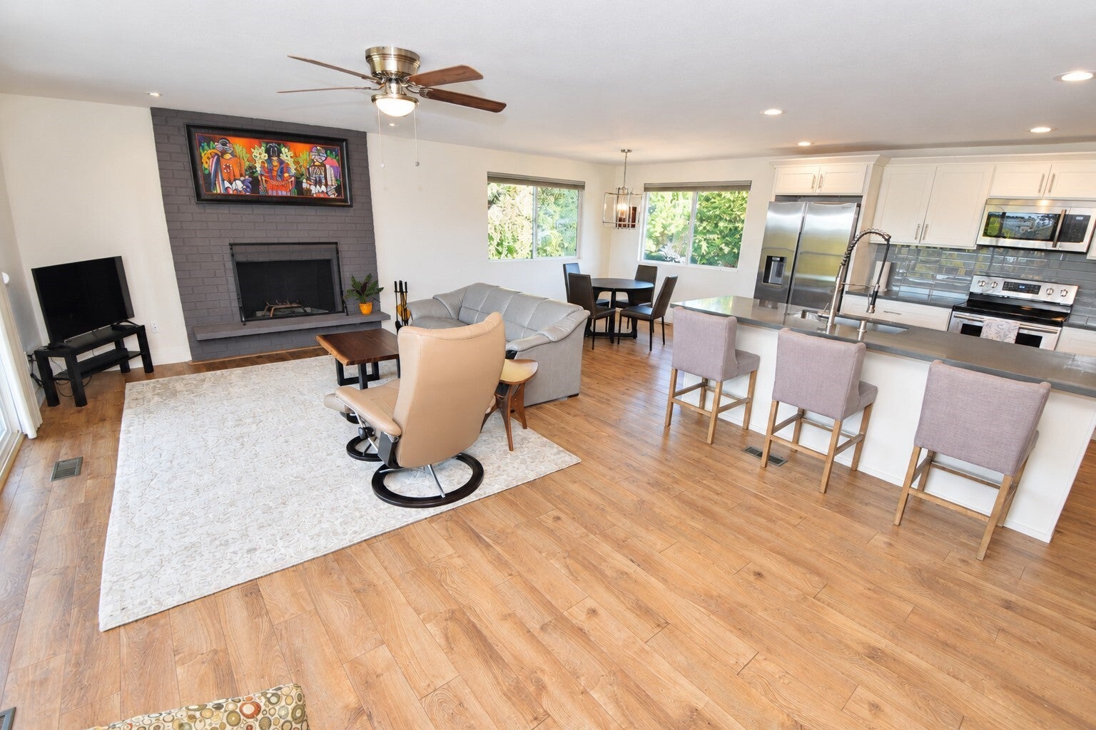 902 S Locust Lane