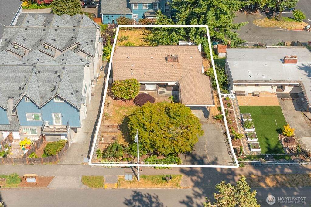Photo of 12034 Roosevelt Way NE, Seattle, WA 98125 (MLS # 2402173)