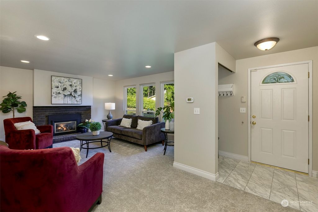 Photo of 585 Mt. Cedar Drive SW, Issaquah, WA 98027 (MLS # 2287552)