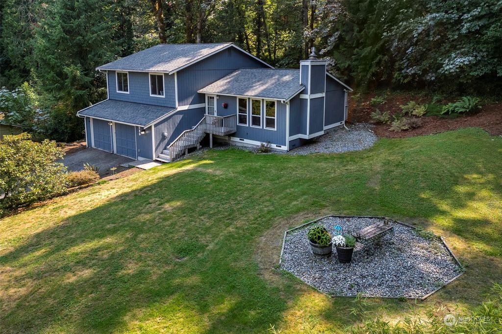 Photo of 585 Mt. Cedar Drive SW, Issaquah, WA 98027 (MLS # 2287552)