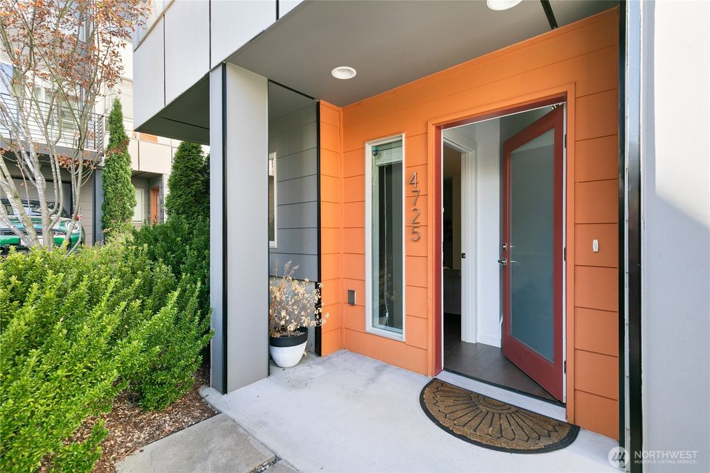 Photo of 4725 35th Avenue S, Seattle, WA 98118 (MLS # 2420867)