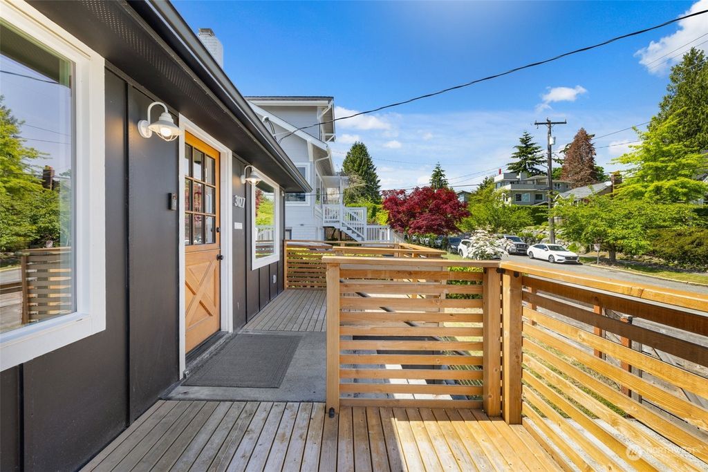 Photo of 3127 SW Genesee Street, Seattle, WA 98126 (MLS # 2248048)