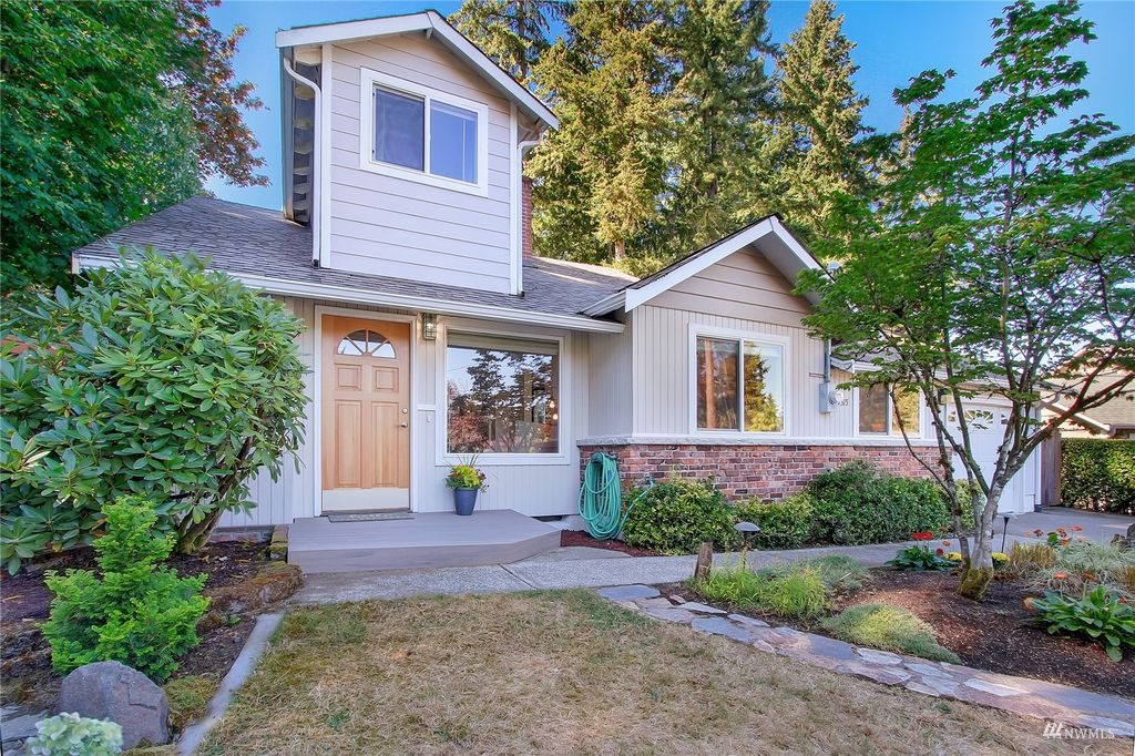 Photo of 7315 NE 140th Street, Kirkland, WA 98034 (MLS # 1992843)