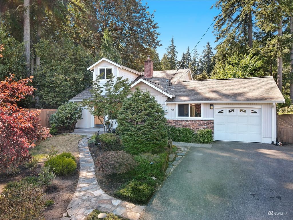 Photo of 7315 NE 140th Street, Kirkland, WA 98034 (MLS # 1992843)