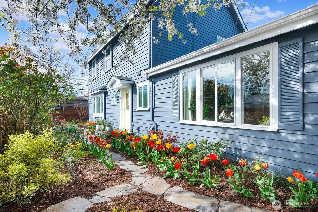 Photo of 5123 46th Avenue S, Seattle, WA 98118 (MLS # 2360388)