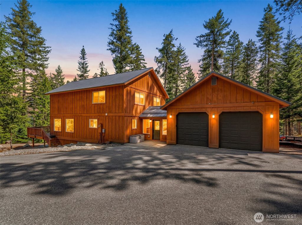 Photo of 6725 Forest Ridge Drive, Wenatchee, WA 98801 (MLS # 2554688)