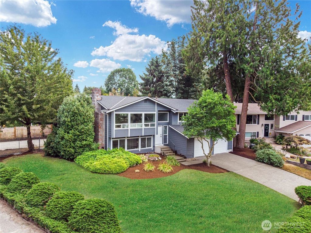 Photo of 12619 NE 134th PL Pl, Kirkland, WA 98034 (MLS # 2423125)