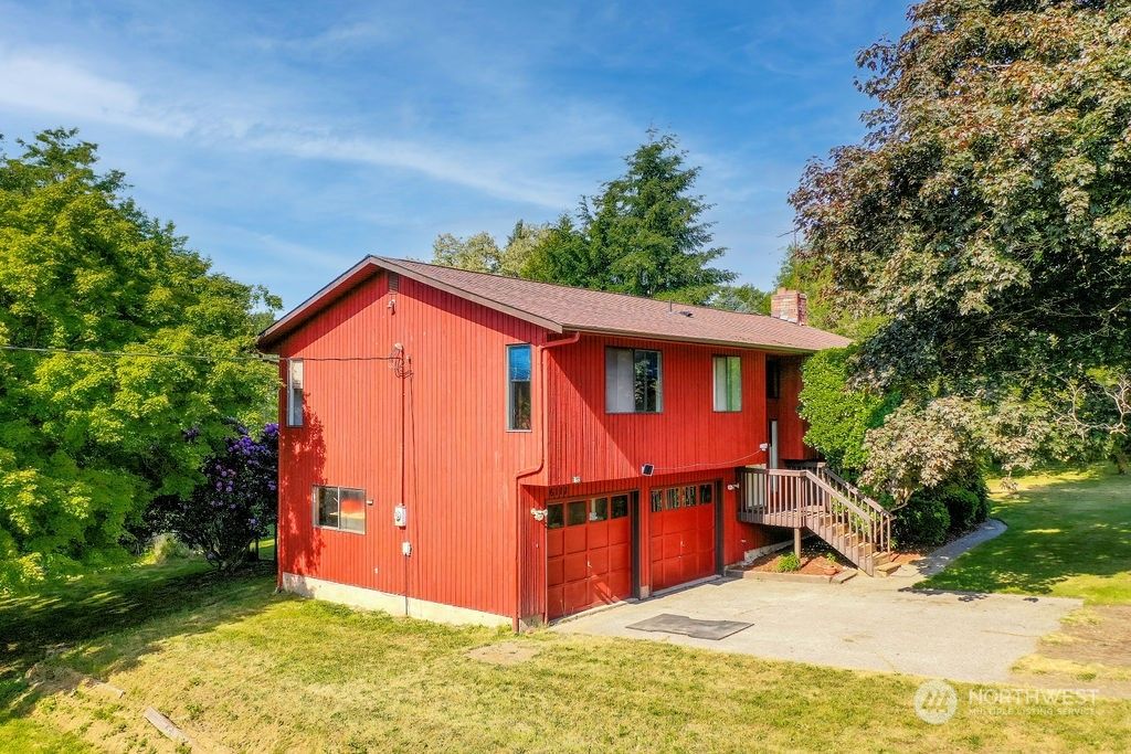 Photo of 6111 68th Street SE, Snohomish, WA 98290 (MLS # 2125829)