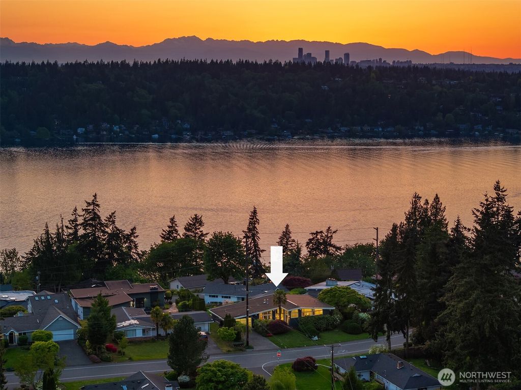 Photo of 4915 116th Avenue SE, Bellevue, WA 98006 (MLS # 2371598)