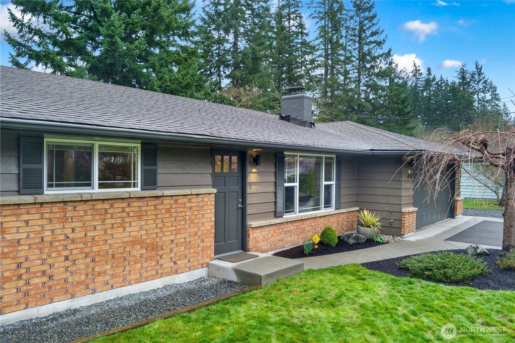 Photo of 419 124th Street SE, Everett, WA 98208 (MLS # 2495227)