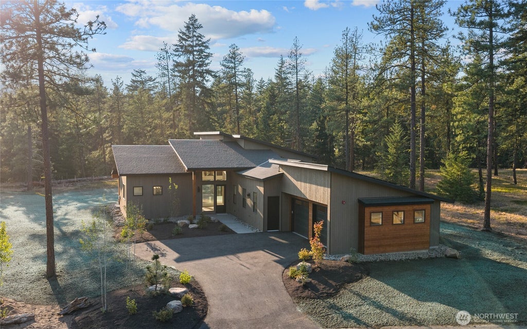 Photo of 1700 Wanawish Loop, Cle Elum, WA 98922 (MLS # 2563165)