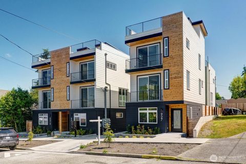 929 N 92nd Street Unit B, Seattle, WA 98103 - MLS#: 2340063