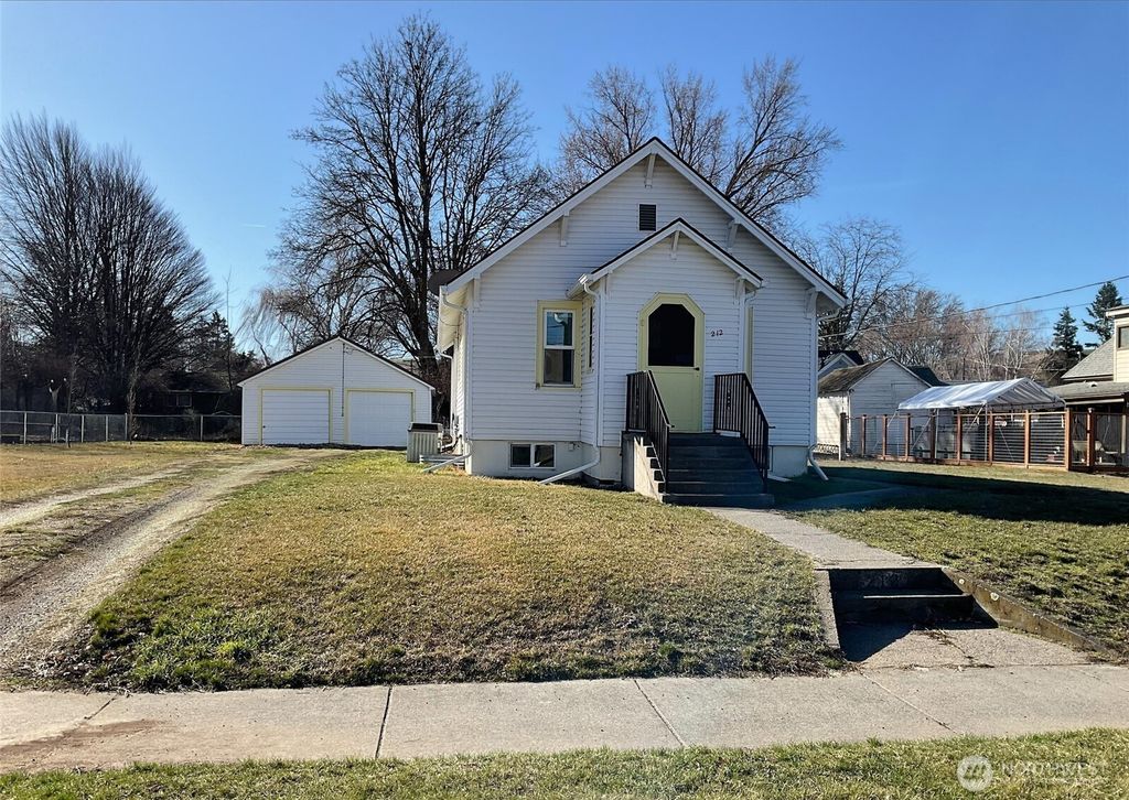 Photo of 212 E Sixth St, Waitsburg, WA 99361 (MLS # 2492387)