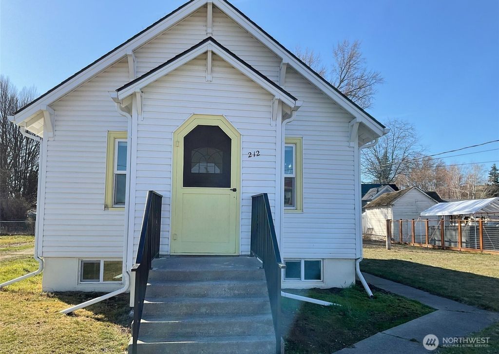 Photo of 212 E Sixth St, Waitsburg, WA 99361 (MLS # 2492387)