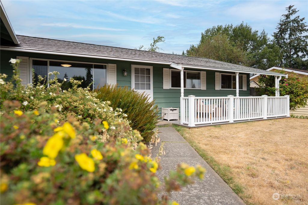 Photo of 12216 SE 165th Street, Renton, WA 98058 (MLS # 1995788)