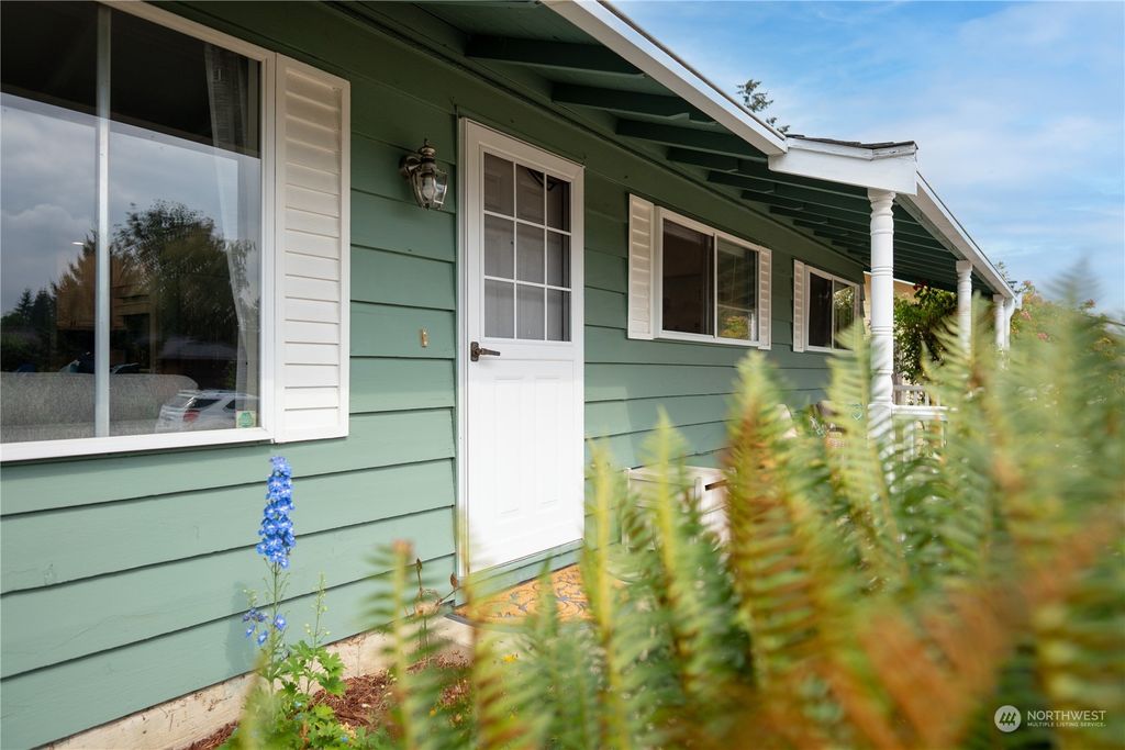 Photo of 12216 SE 165th Street, Renton, WA 98058 (MLS # 1995788)
