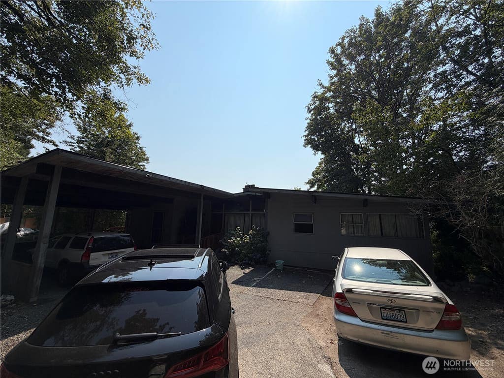 Photo of 3700 E Superior Street, Seattle, WA 98122 (MLS # 2568621)
