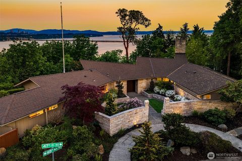 Photo of 3704 48th Avenue NE, Seattle, WA 98105 (MLS # 2520232)