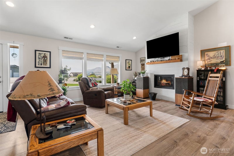 25 Columbia View Drive