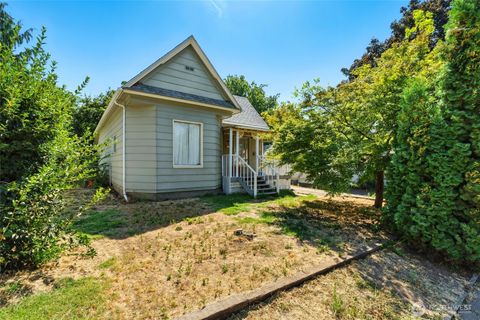 Photo of 712 N Rose St, Walla Walla, WA 99362 (MLS # 2415315)