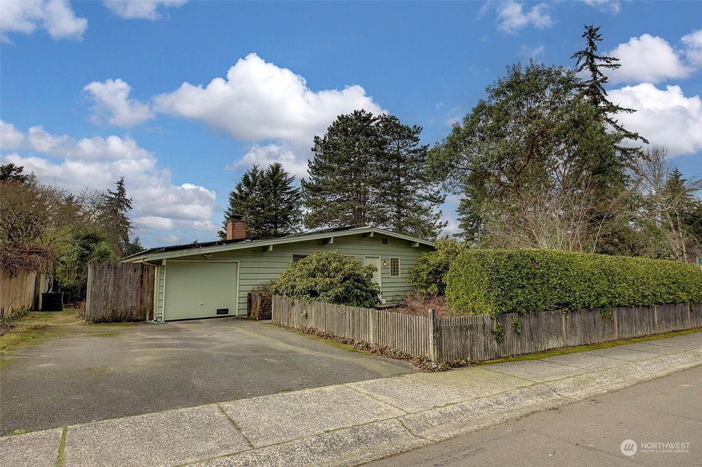 Photo of 14049 91st Place NE, Kirkland, WA 98034 (MLS # 2031688)