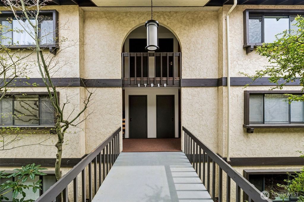 Photo of 17918 23rd Lane NE #302, Shoreline, WA 98155 (MLS # 2509556)