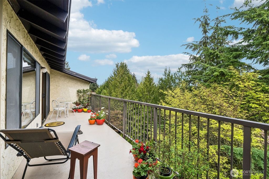 Photo of 17918 23rd Lane NE #302, Shoreline, WA 98155 (MLS # 2509556)