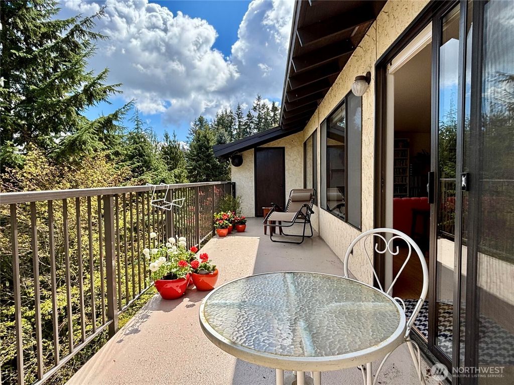 Photo of 17918 23rd Lane NE #302, Shoreline, WA 98155 (MLS # 2509556)