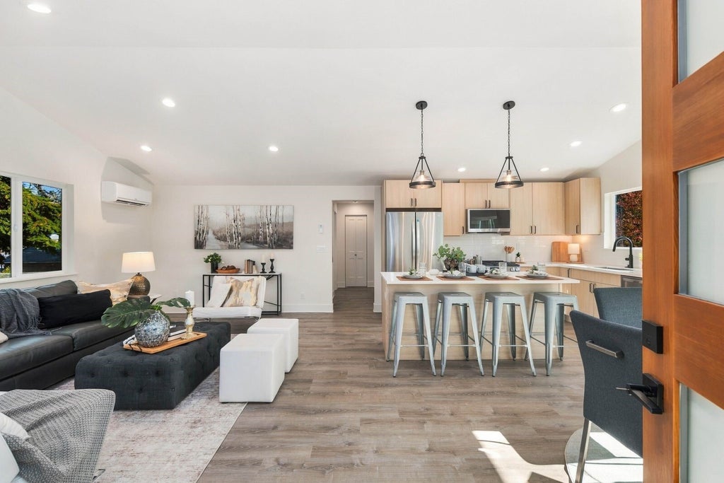 Photo of 9414 12th Avenue SW, Seattle, WA 98106 (MLS # 2598736)
