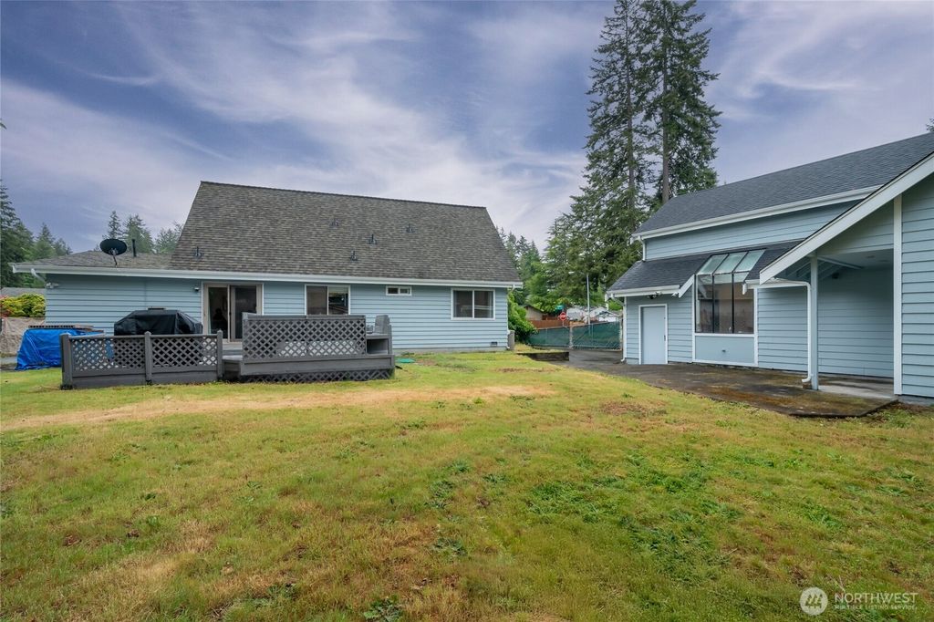 Photo of 14604 SE 142nd St St, Renton, WA 98059 (MLS # 2376780)