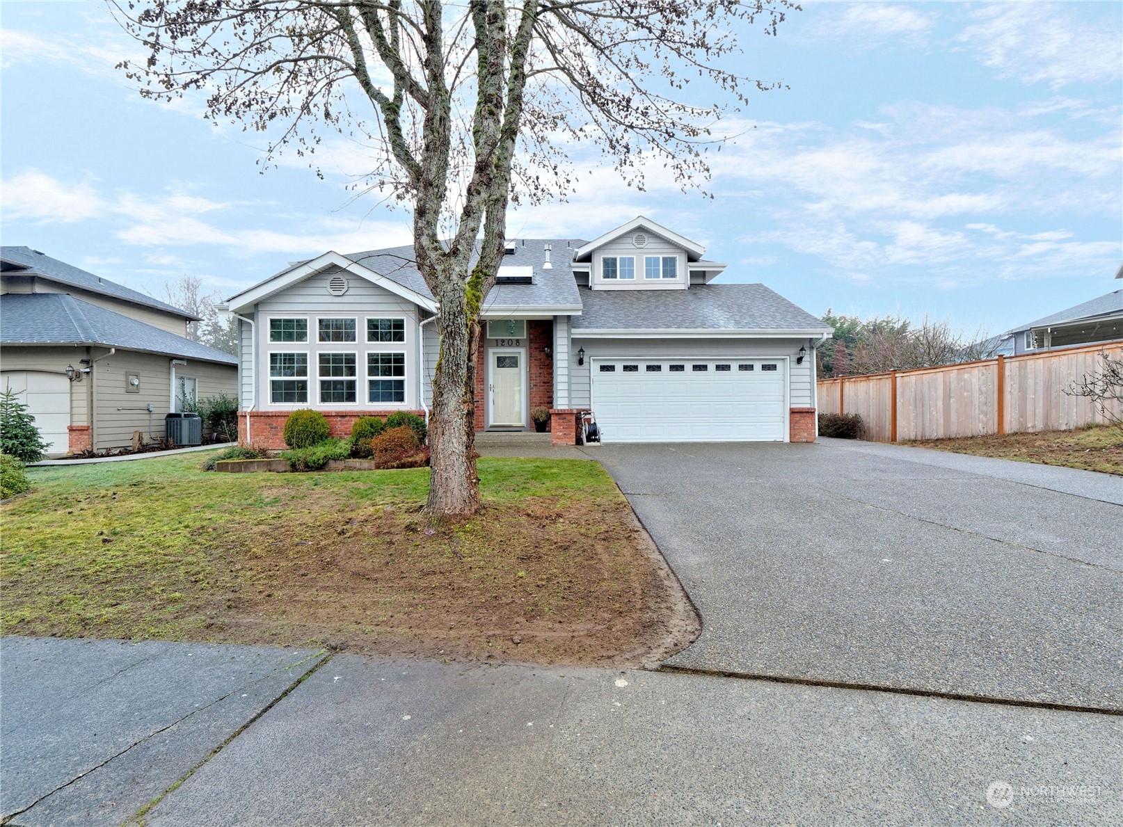 Federal Way, Washington 98023, United States, 4 Bedrooms Bedrooms, ,3 BathroomsBathrooms,Residential,Pending,12642