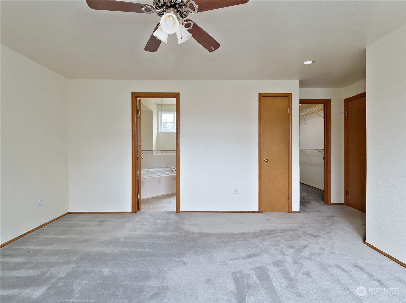 Federal Way, Washington 98023, United States, 4 Bedrooms Bedrooms, ,3 BathroomsBathrooms,Residential,Pending,12642