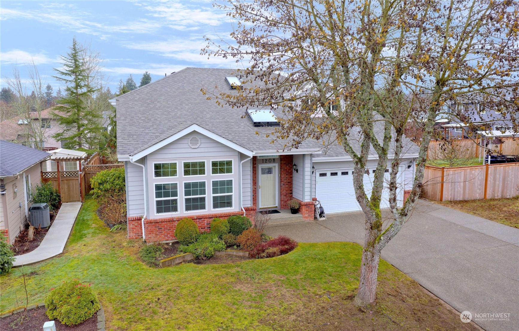 Federal Way, Washington 98023, United States, 4 Bedrooms Bedrooms, ,3 BathroomsBathrooms,Residential,Pending,12642