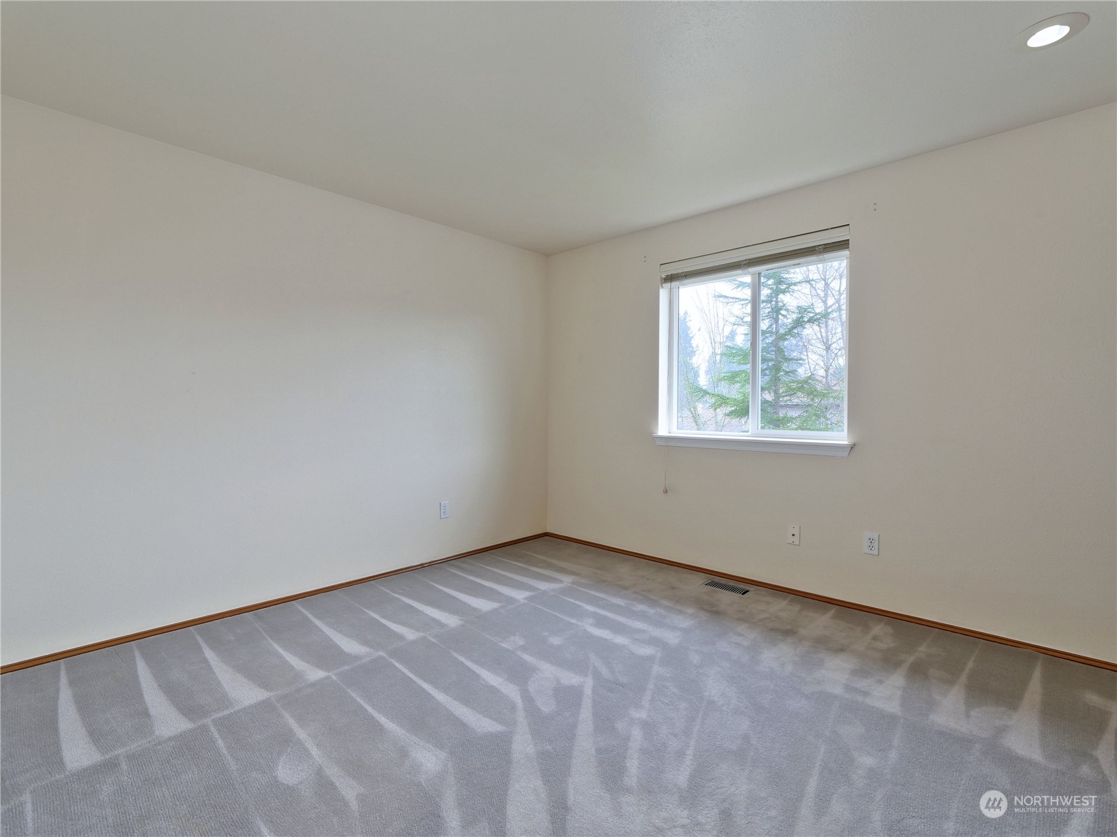 Federal Way, Washington 98023, United States, 4 Bedrooms Bedrooms, ,3 BathroomsBathrooms,Residential,Pending,12642