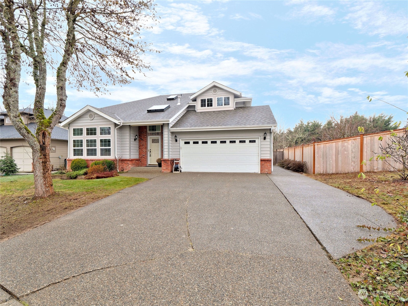 Federal Way, Washington 98023, United States, 4 Bedrooms Bedrooms, ,3 BathroomsBathrooms,Residential,Pending,12642