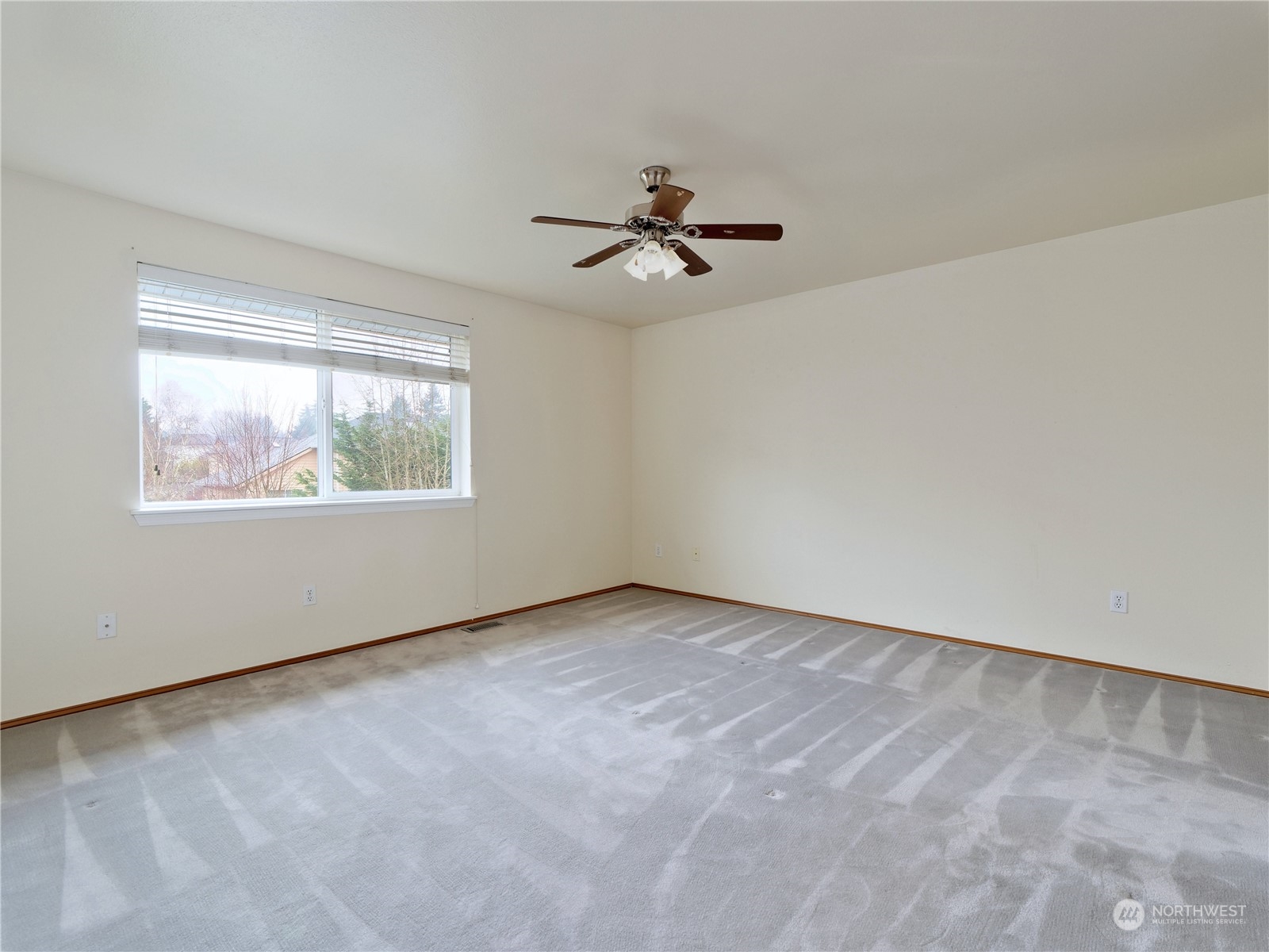 Federal Way, Washington 98023, United States, 4 Bedrooms Bedrooms, ,3 BathroomsBathrooms,Residential,Pending,12642