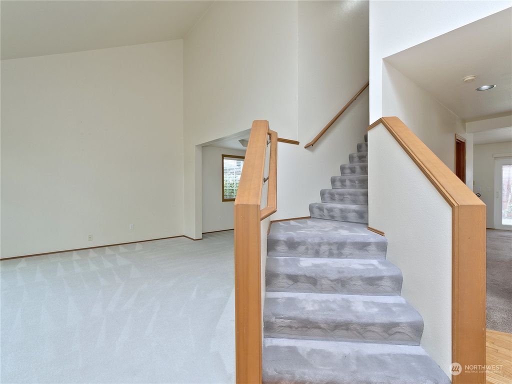 Photo of 1208 SW 318th Street, Federal Way, WA 98023 (MLS # 2325989)