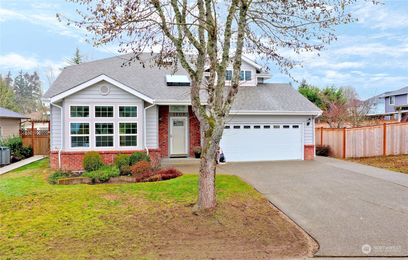 Federal Way, Washington 98023, United States, 4 Bedrooms Bedrooms, ,3 BathroomsBathrooms,Residential,Pending,12642