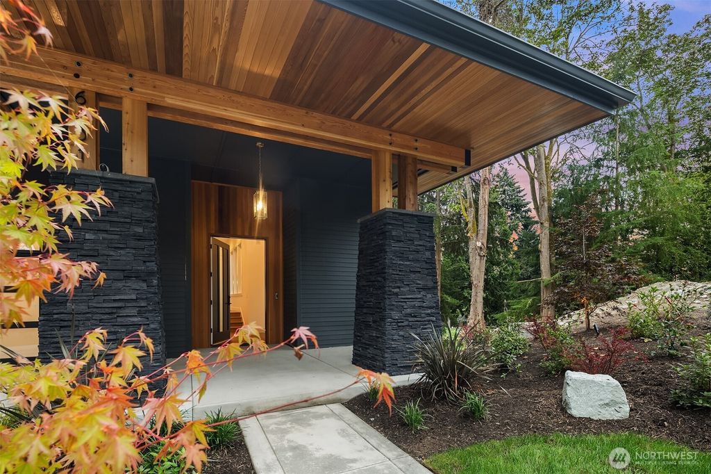 Photo of 6431 NE 130th Place, Kirkland, WA 98034 (MLS # 2362247)