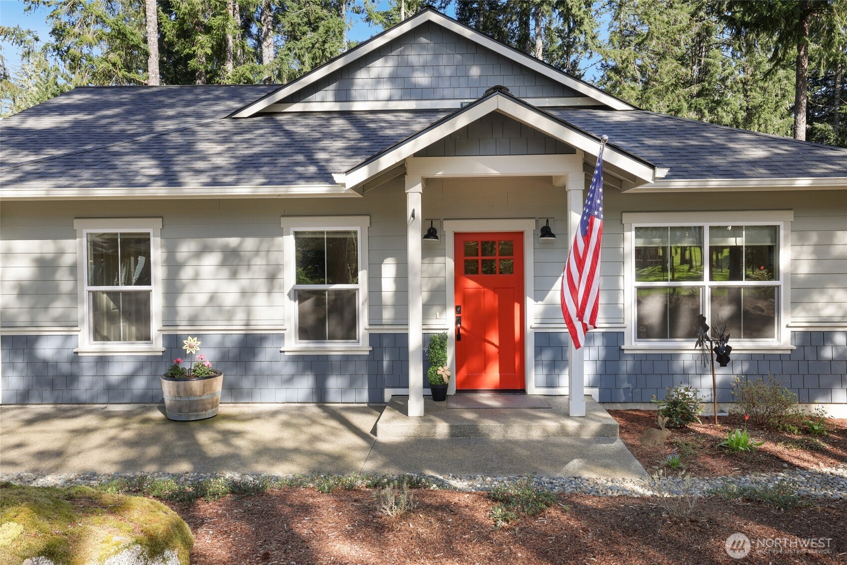 201 E Country Club Drive E