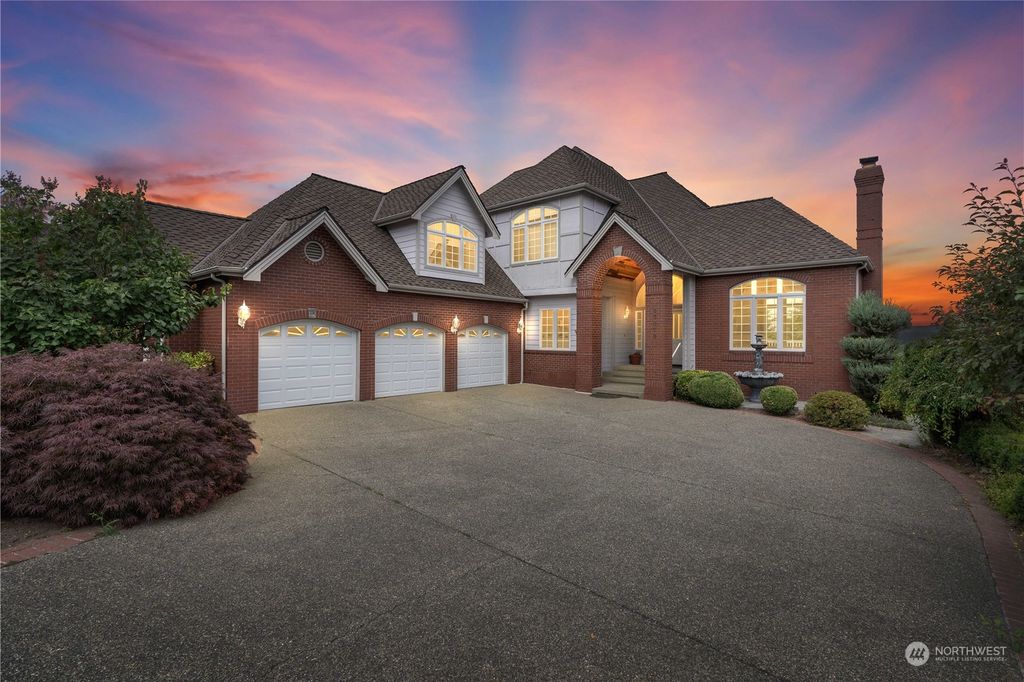 Photo of 13970 SE 159th Place, Renton, WA 98058 (MLS # 2167652)