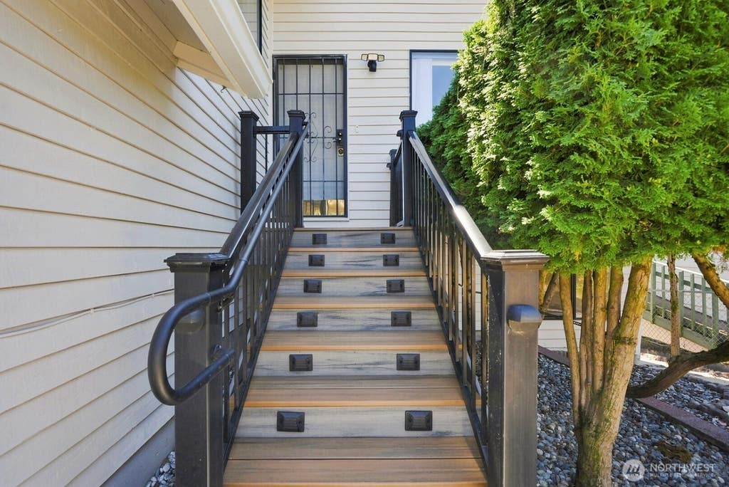 Photo of 1011 N 28th Place, Renton, WA 98056 (MLS # 2573319)