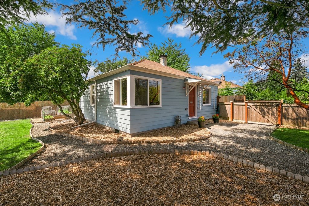 Photo of 3003 SW Webster Street, Seattle, WA 98126 (MLS # 2136996)