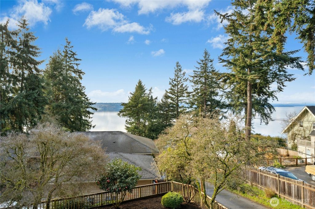 Photo of 14605 SW 25th Avenue SW, Burien, WA 98166 (MLS # 2331939)