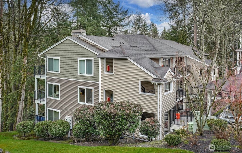 Photo of 5000 NW Village Park Drive #H243, Issaquah, WA 98027 (MLS # 2365541)
